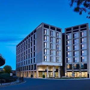 Courtyard By Marriott Airport Londra